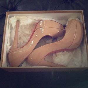 Sexy pair of loubotins